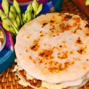 Pupusas de Queso con Loroco